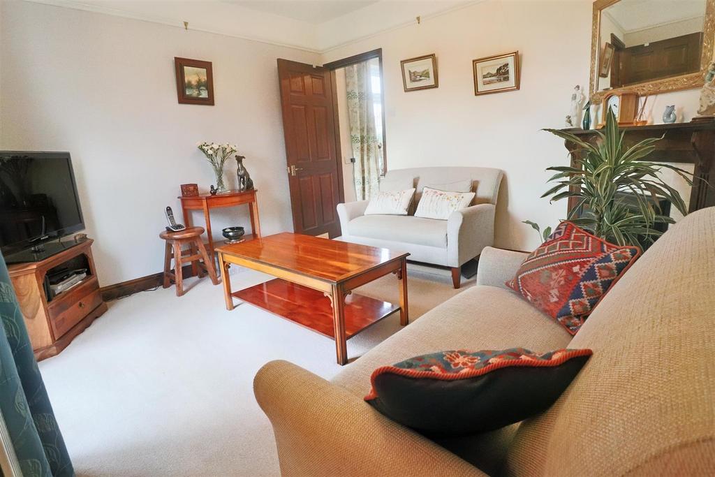 The Avenue, Lowestoft 2 bed semidetached bungalow for sale £245,000