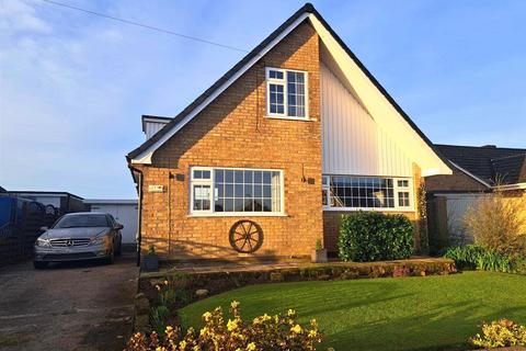 4 bedroom detached house for sale, Greencroft Gardens, Cayton, Scarborough