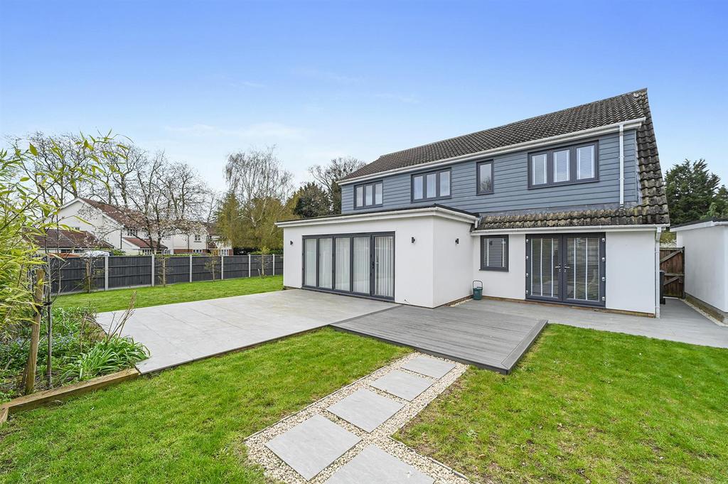 Church Road, Hatfield Peverel... 4 bed detached house £2,500 pcm (£