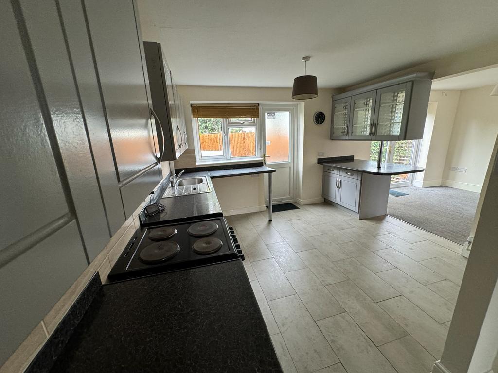 Cedar Road, Nuneaton 3 bed property £875 pcm (£202 pw)