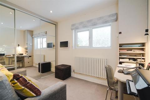 2 bedroom apartment to rent, Cowley Road, Mortlake