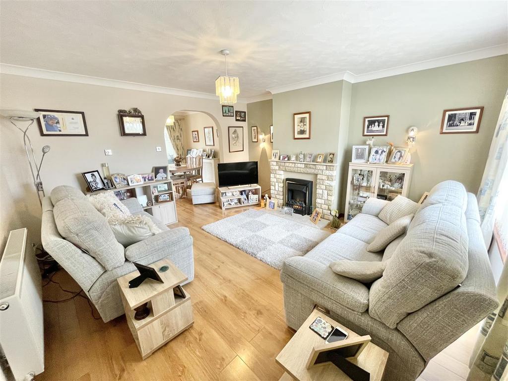 Kempton Close, Ipswich 3 bed semidetached house for sale £285,000