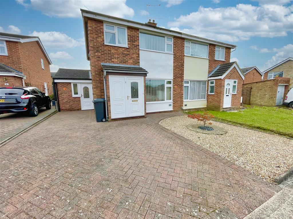 Kempton Close, Ipswich 3 bed semidetached house for sale £285,000