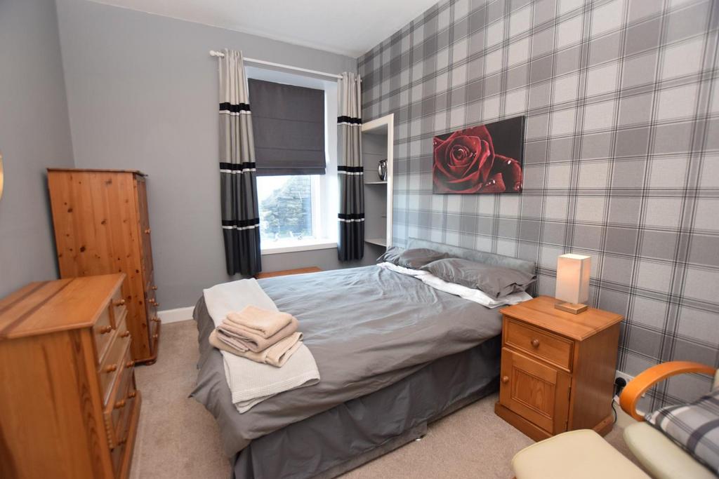 Bedroom two (2).jpg