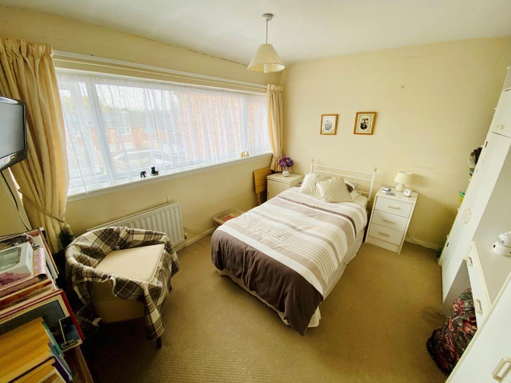 Bed2.jpg