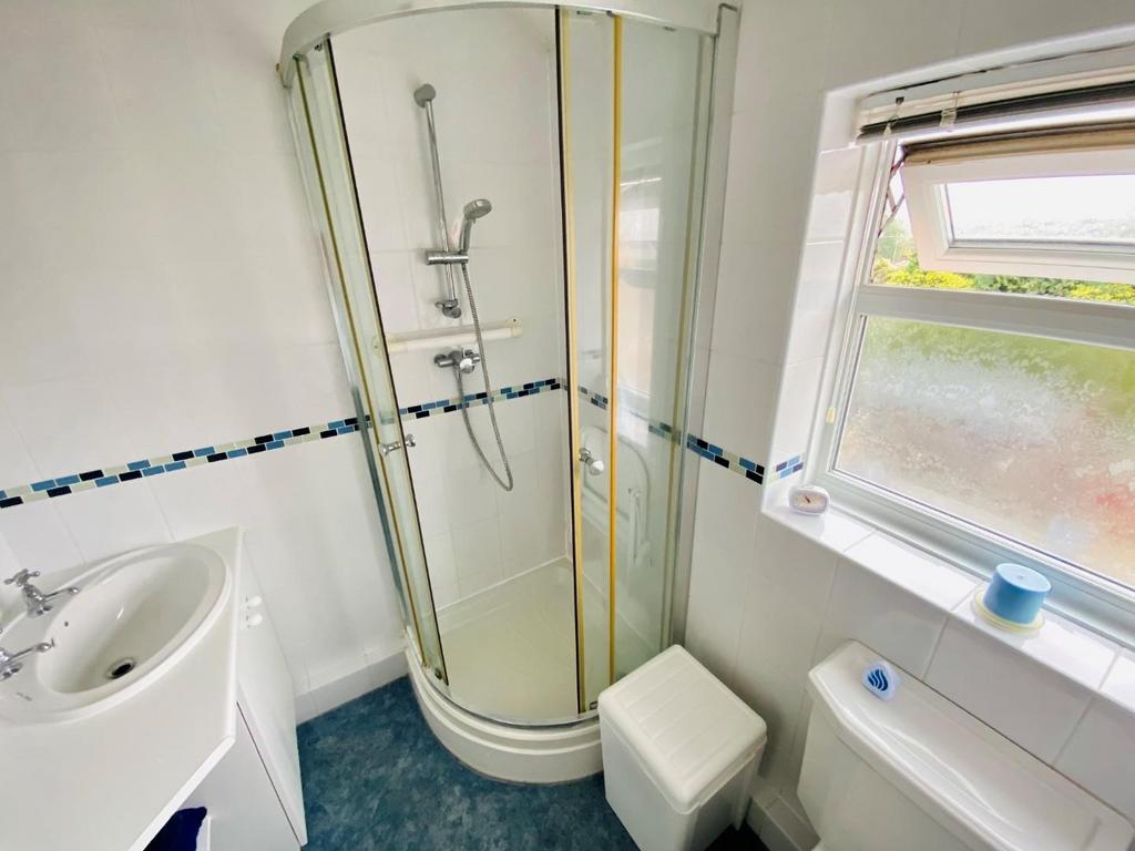 Shower Room.jpg