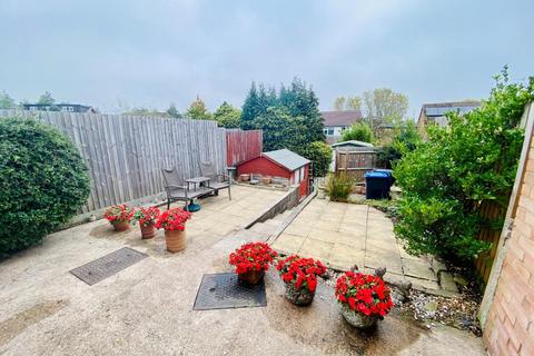 32 Laburnum Grove, Warwick, CV34 5TG