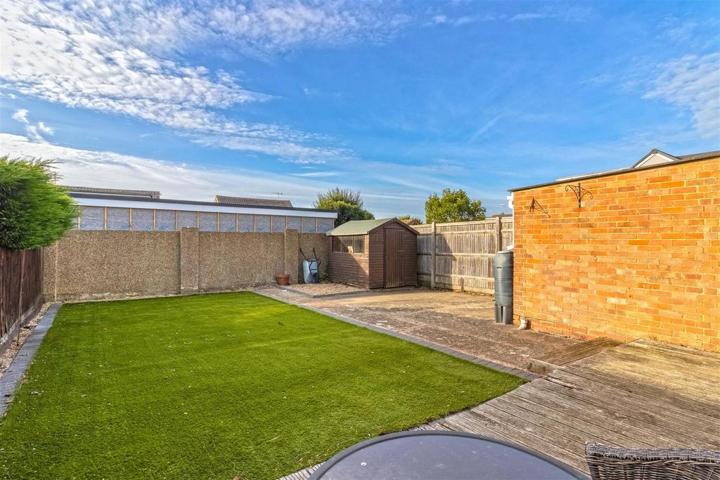 Silverdale Drive, Sompting, Lancing 2 bed semidetached bungalow for