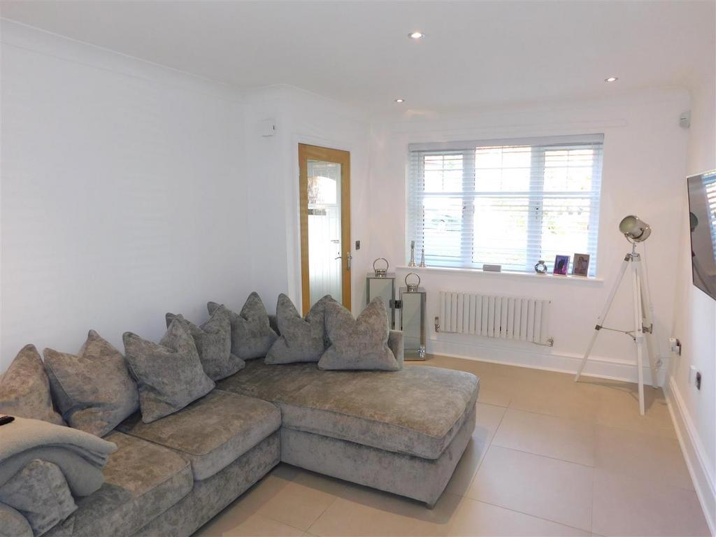 Maltby Court, Lees, Oldham 3 bed detached house £350,000