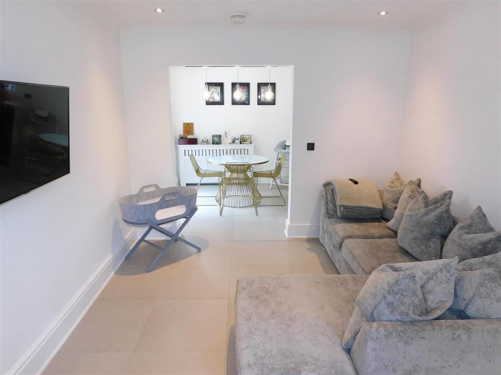 Maltby Court, Lees, Oldham 3 bed detached house £350,000