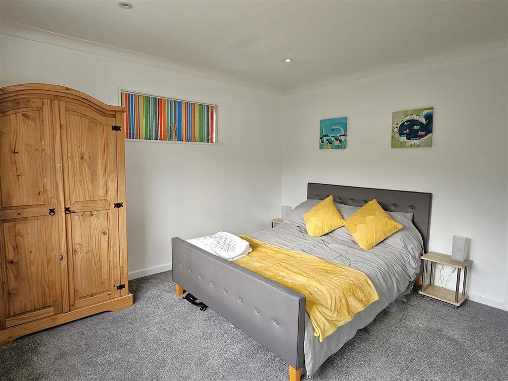 Bedroom (2).jpg