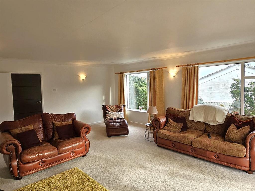 Sitting room (4).jpg