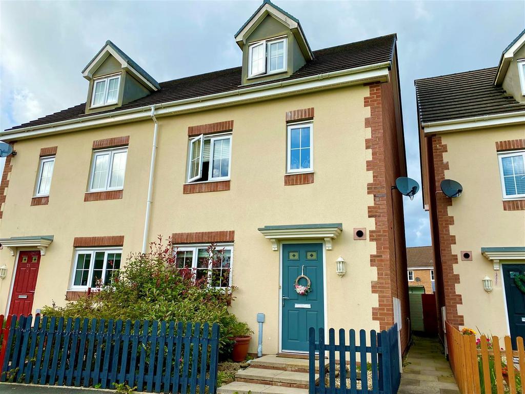 Heol Bryncethin, Sarn, Bridgend... 4 bed townhouse £1,100 pcm (£254 pw)