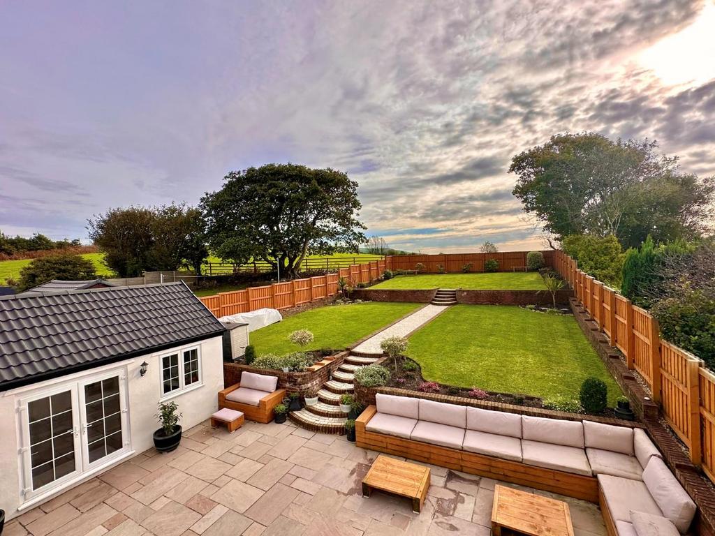 Alma Road, Maesteg, Bridgend County Borough, CF34 9AW 5 bed detached