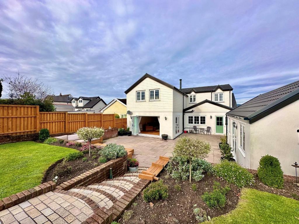 Alma Road, Maesteg, Bridgend County Borough, CF34 9AW 5 bed detached