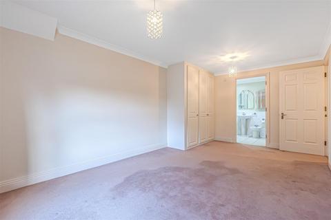 3 bedroom apartment to rent, Ockham Road South, East Horsley,