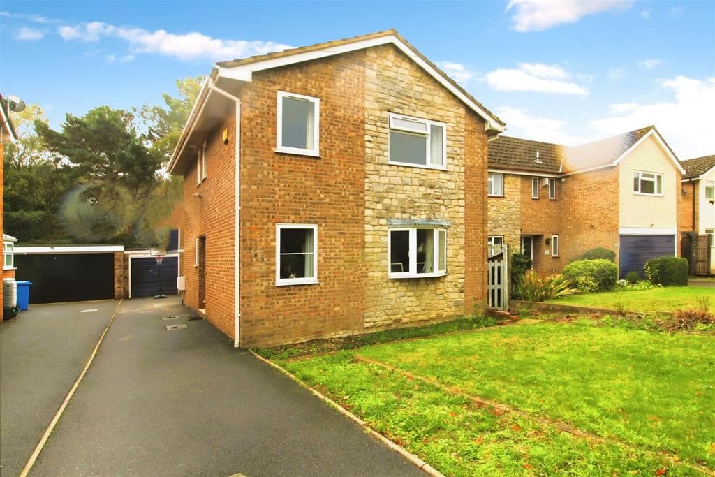 West Way, Broadstone 4 bed detached house £1,750 pcm (£404 pw)