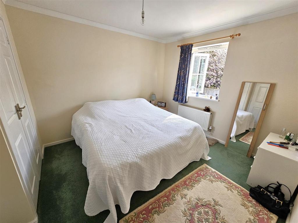 Bedroom 1.jpg