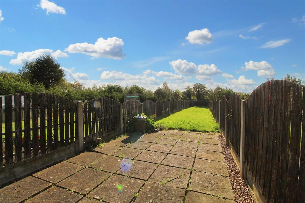 Darton Lane, Mapplewell, Barnsley... 2 bed terraced house £675 pcm (£