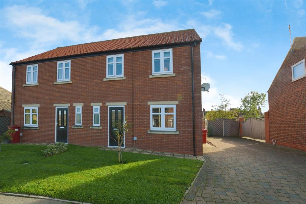 Back Lane, Winteringham, Scunthorpe 3 bed semidetached house for sale
