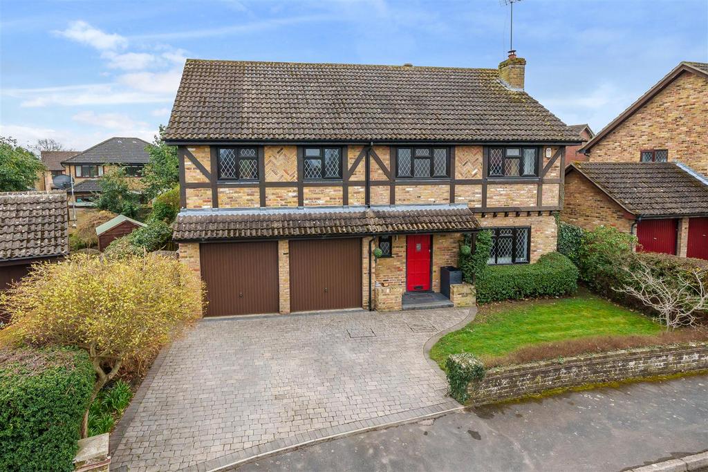 Thomas Lane, Finchampstead, Berkshire, RG40 4RU 5 bed detached house