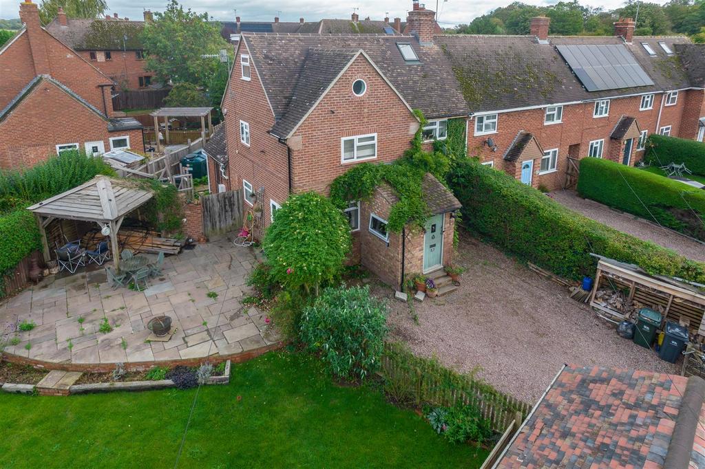 Knights Hill, Severn Stoke, Worcester 4 bed end of terrace house for sale £359,950