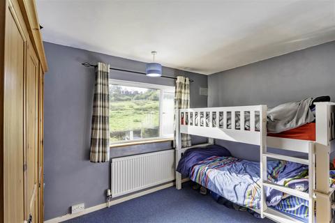6 Avenue Close, Stoney Middleton, Hope Valley, S32 4TA