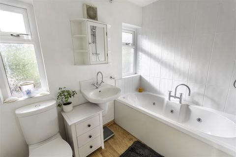 6 Avenue Close, Stoney Middleton, Hope Valley, S32 4TA