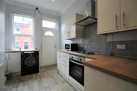 8 bedroom terraced house to rent, Delph Lane, Woodhouse, Leeds, LS6 2HQ