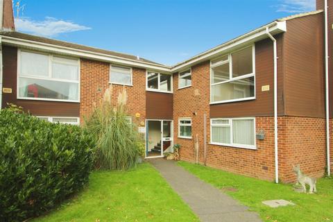 2 bedroom flat for sale, Welland Close, Slough