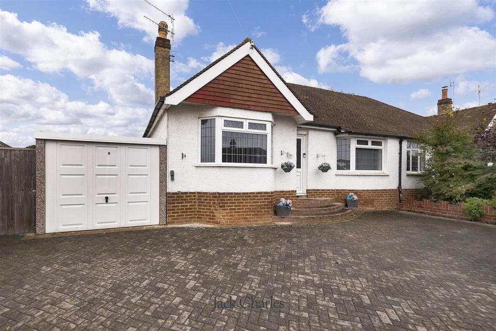 Greentrees Avenue, Tonbridge 2 bed semidetached bungalow for sale £