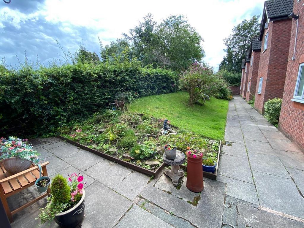 Retirement flat in Northenden Village 2 bed retirement property for