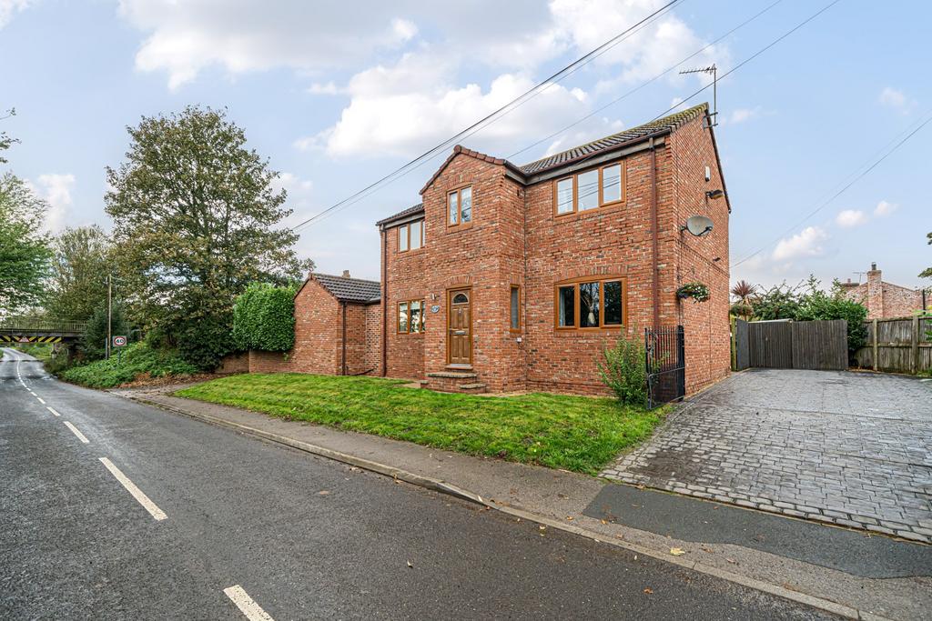 Temple Hirst NORTH YORKSHIRE 5 bed detached house for sale £450,000