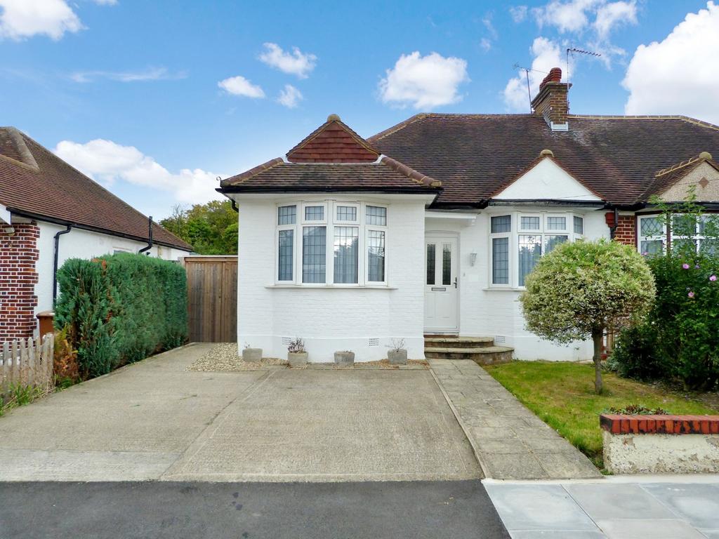 Fernbrook Drive, Harrow HA2 3 bed semidetached bungalow for sale £