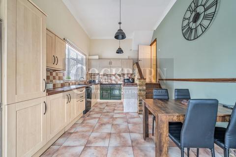 162 Brownspring Drive, London, SE9 3LD
