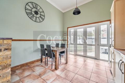 162 Brownspring Drive, London, SE9 3LD