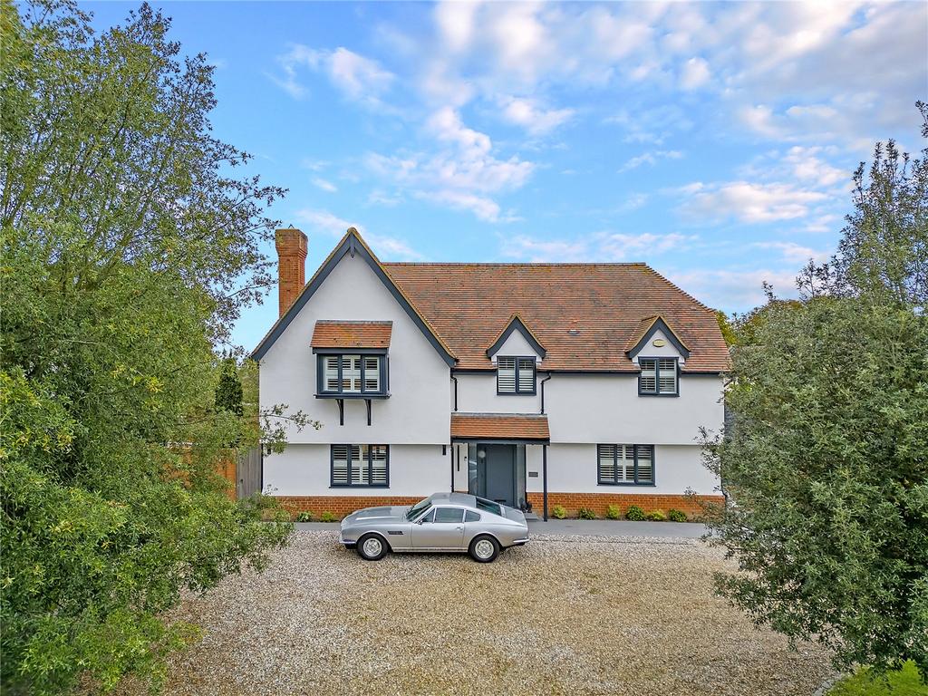 Braintree Road, Felsted, Dunmow, Essex, CM6 5 bed detached house for