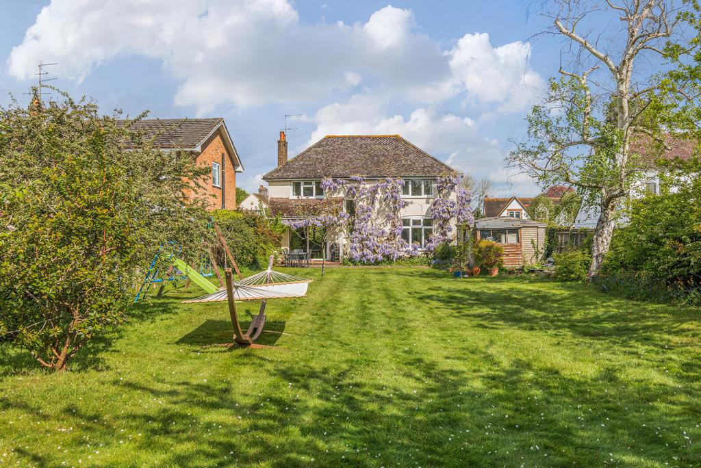 Westfield Road, Mayford, GU22 4 bed detached house for sale £775,000