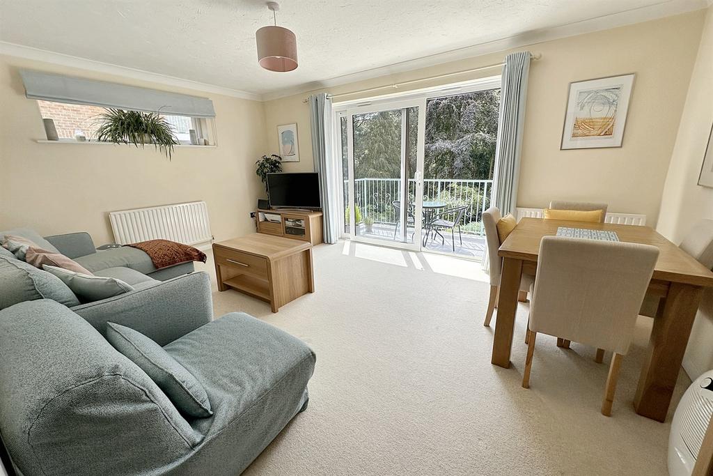 Dean Park 2 bed flat for sale £270,000