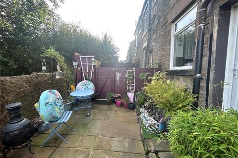 11 Thomas Street, Lees, Oldham, OL4 5DA