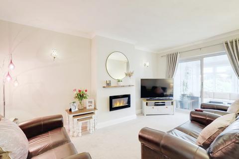 22 Alan Grove, Leigh-on-sea, SS9 5RU