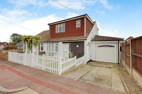 22 Alan Grove, Leigh-on-sea, SS9 5RU