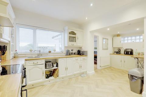 22 Alan Grove, Leigh-on-sea, SS9 5RU