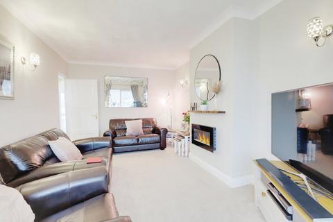 22 Alan Grove, Leigh-on-sea, SS9 5RU