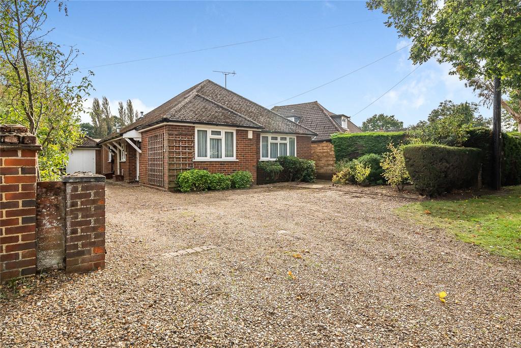 Send Hill, Send, Surrey, GU23 3 bed detached house for sale £700,000