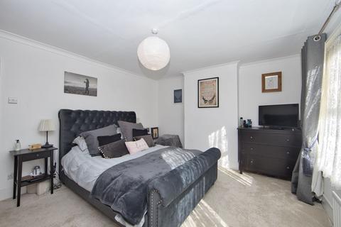 32 Longfield Road, Dover, CT17 9QT