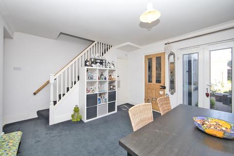 32 Longfield Road, Dover, CT17 9QT
