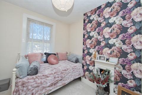 32 Longfield Road, Dover, CT17 9QT