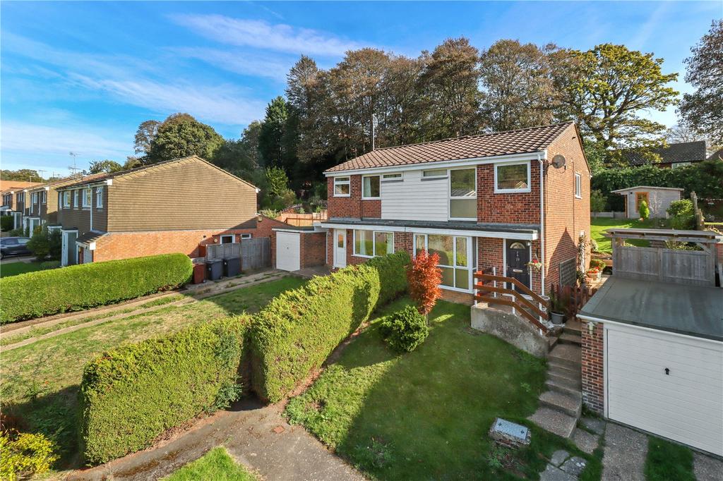 Rocks Park Road Uckfield East Sussex Tn22 3 Bed Semi Detached House