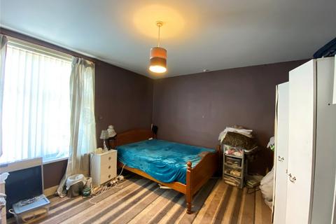 105 Beckside Road, Bradford, BD7 2JN